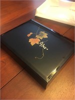 BEAUTIFUL ASIAN LACQUERED LEAF AND GRAPE BOX