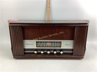 Magnavox OFMO26 TubrAM/FM Radio.  Works.