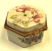 Beautiful Vintage Small Ceramic Pill/Ring Box