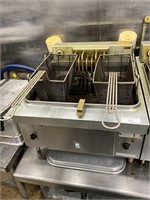 G.E. Electric table top deep fryer w/2 baskets