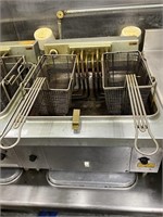 G.E. Electric table top deep fryer w/2 baskets