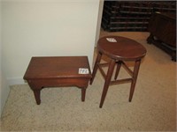 2 SMALL STEP STOOLS