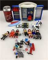Poste de police Playmobil avec figurines