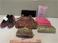 LARGE LOT OF LADIES HANDBAGS/PURSES