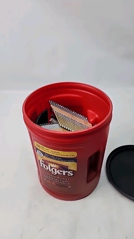 Bucket of nails of air nailer