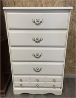 5-drawer Chest of Drawers. Painted, with appliques