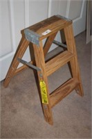 WOOD 2 STEP LADDER