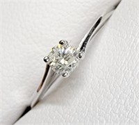 $800 10K  Diamond(0.21ct) Ring