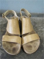 Pierre Dumas Platform Backstrap Sandals Size 6