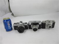 3 appareils photos vintages 35mm dont Olympus