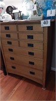 LIKE NEW MISSION STYLE OAK CHEST OF DRAWERS WITH