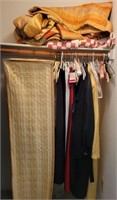 E - MIXED LOT OF WOMEN'S CLOTHING & THROW BLANKETS