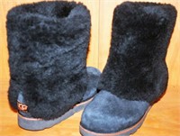 Ladies Ugg Shoes - Size 7