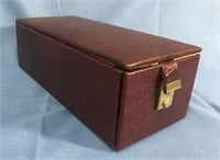 Travel jewelry box with lock and key