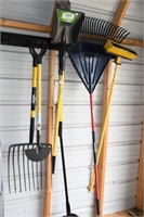 Yard Tool Lot (7) Edger, Short Handle Pitch Fork,