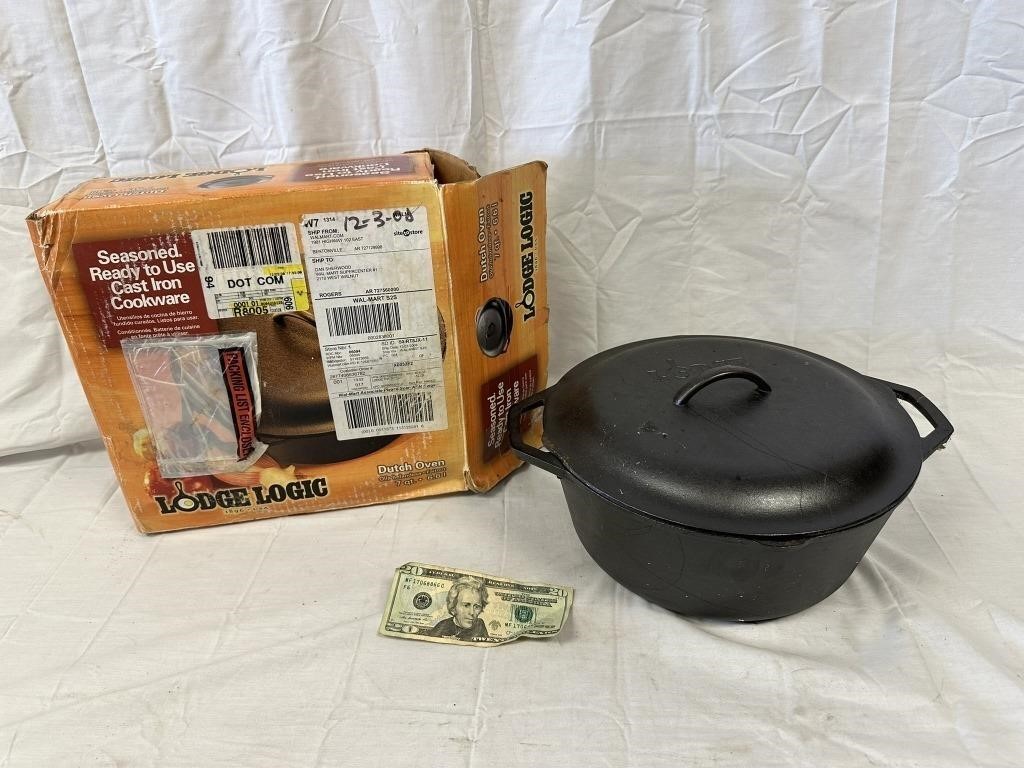 NOS Lodge Cast Iron Dutch Oven - 7 Qt - Boxed