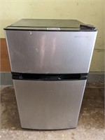 Insignia Compact Refrigerator