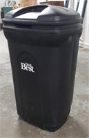 Clean Black Roll Around Trash Can With Lid