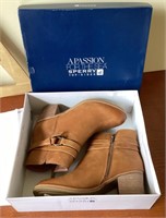 NEW pair of Sperrys ladies' boots Size 8.5