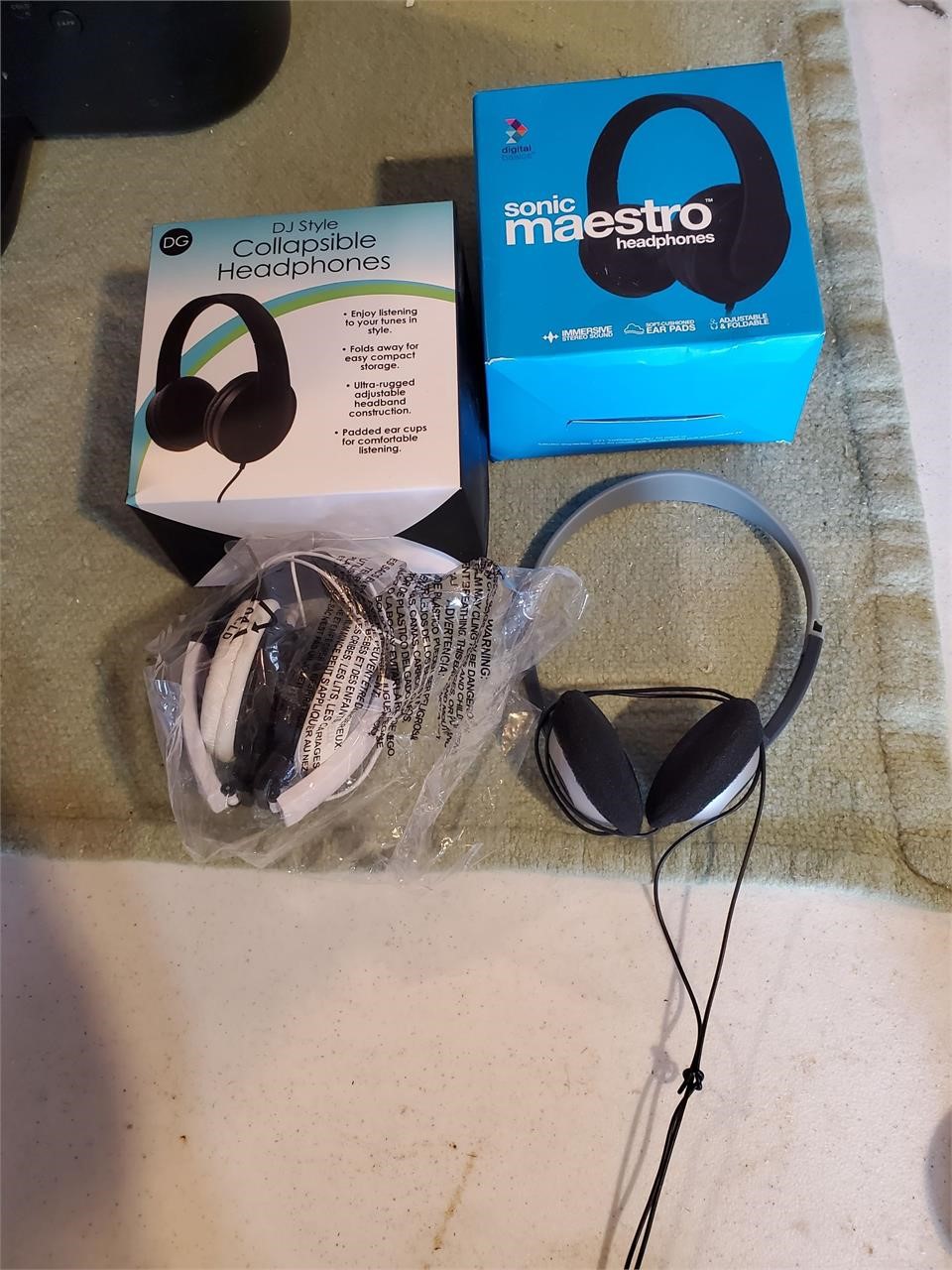 4 Set Of Head Phones