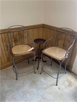 2 Chairs and table