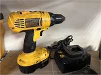 DEWALT CORDLESS DRILL W BATT & CHARGER