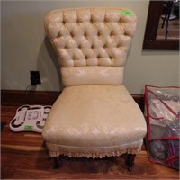 VINTAGE ? TUFTED CHAIR