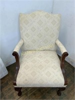 UPHOLSTERED CHAIR