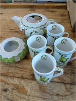 An amazing lot of a Tea pot with four matching