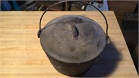 #8 Cast iron Dutch oven