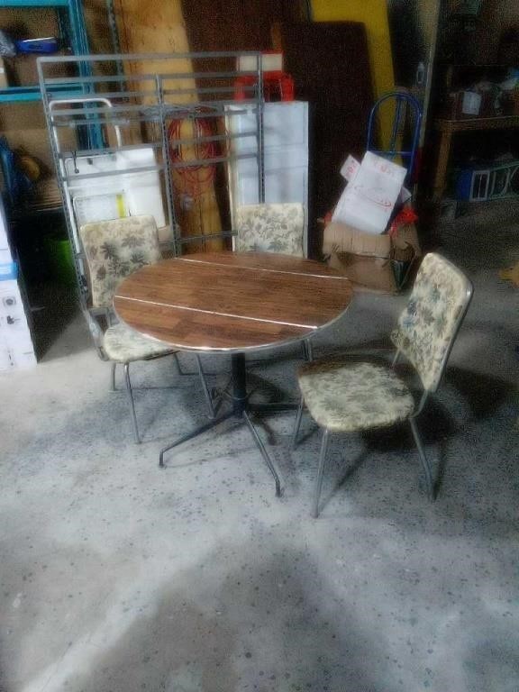 RETRO melamine top, drop-leaf table with 3 chairs