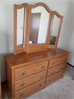 Oak Dresser w/ (6) Drawers, (2) Folding Mirrors -