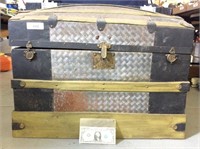 Antique steamer trunk in nice condition