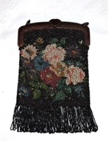 Lady's beaded purse wiht bakelite frame, no chain,