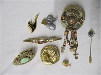 BROOCHES/PINS/SCARF CLIPS