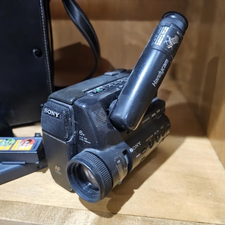 Vintage Sony Handycam Camcorder CCD-TR5 NOTES