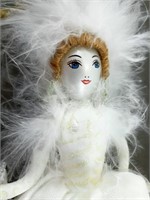 Petite poupée de MARIÉE en porcelaine 9" de haut