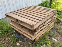 6 wooden pallets