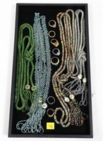 Lot, beaded necklaces and fashion rings