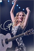 Autograph COA Taylor Swift Photo