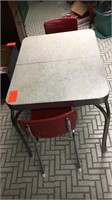 Formica table w/2 chairs