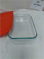 Pyrex 9x13 casserole dish with lid
