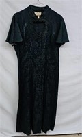 R4) WOMENS SIZE 13/14 DEEP GREEN DRESS