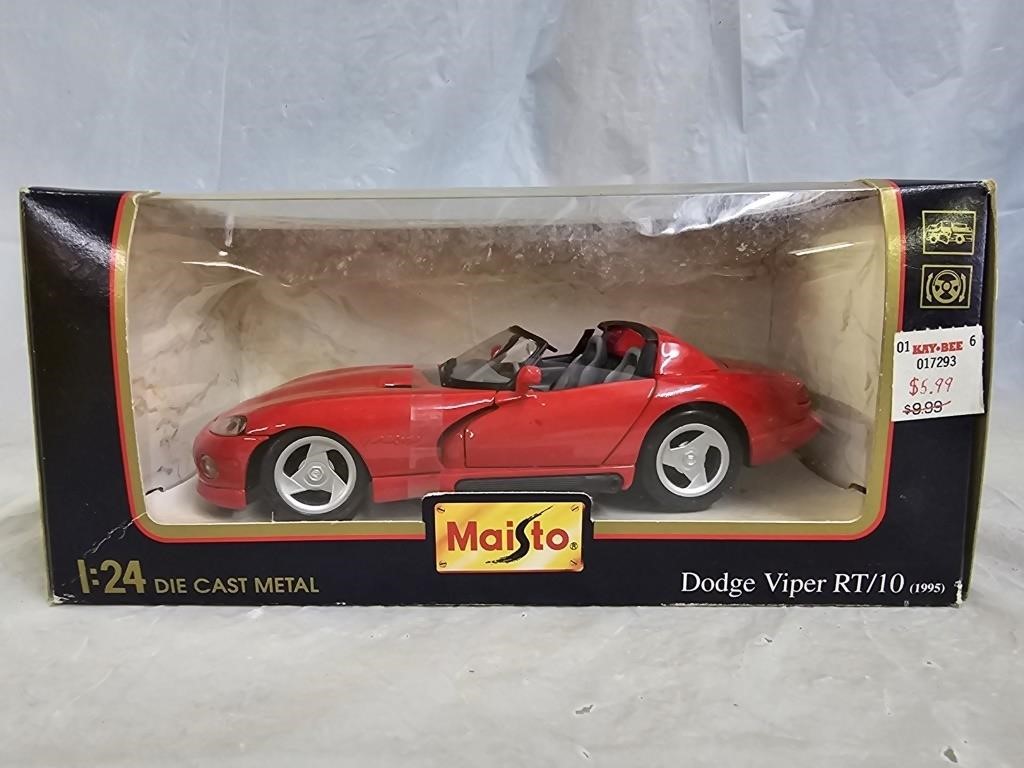 Maisto 1995 Dodge Viper RT/10 Die Cast Car