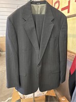 Oscar de la Renta suit size ?