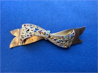 Vintage gold tone bow tie pin with filigree metal
