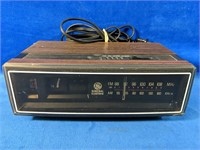 General Electric Clock Radio Model No. 7-4305D