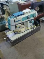 Good housekeeper sewing machine 4000 with case