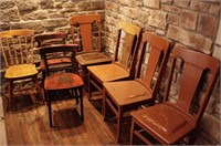 7 chaises vintages en bois