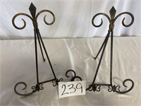 2 Metal Picture Stands